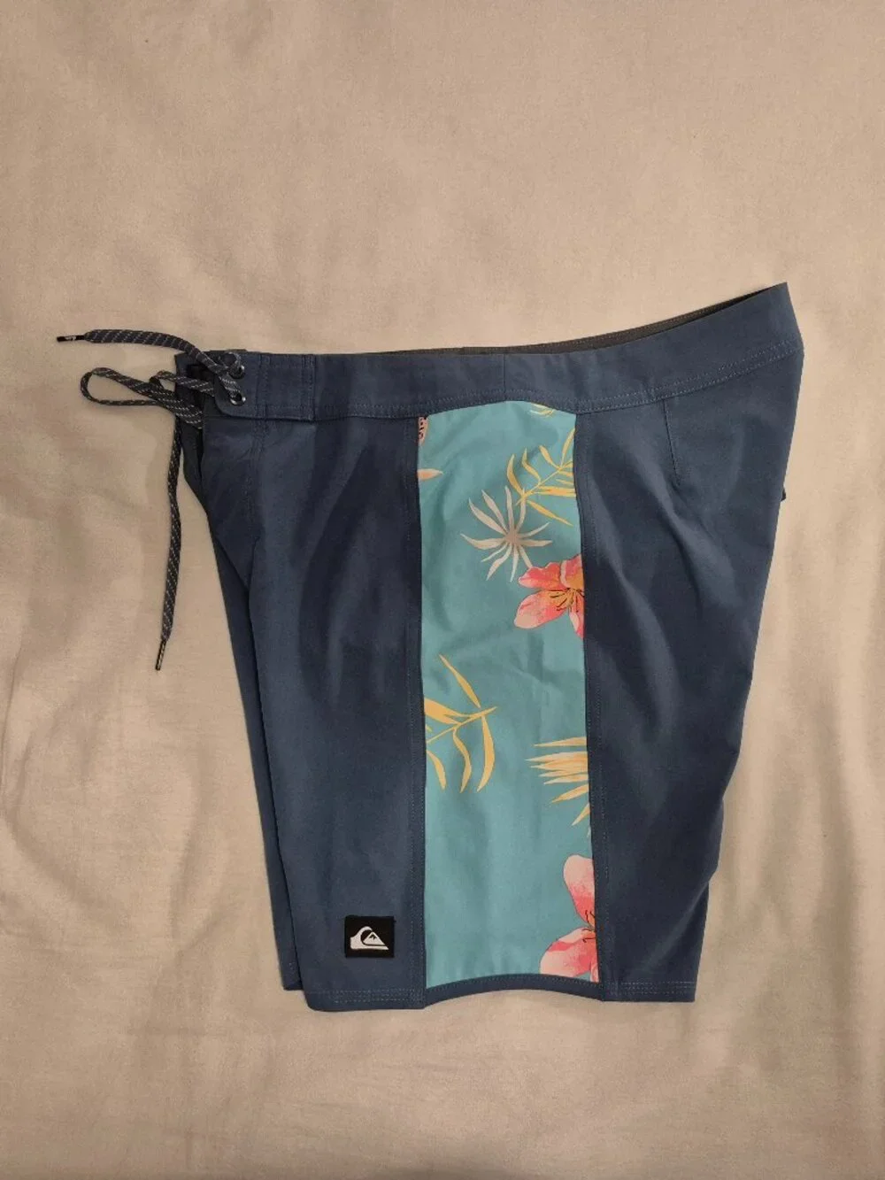 Quiksilver Board Shorts Size 31